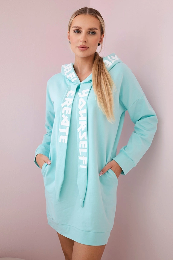Oversize mėtų spalvos suknelė su gobtuvu