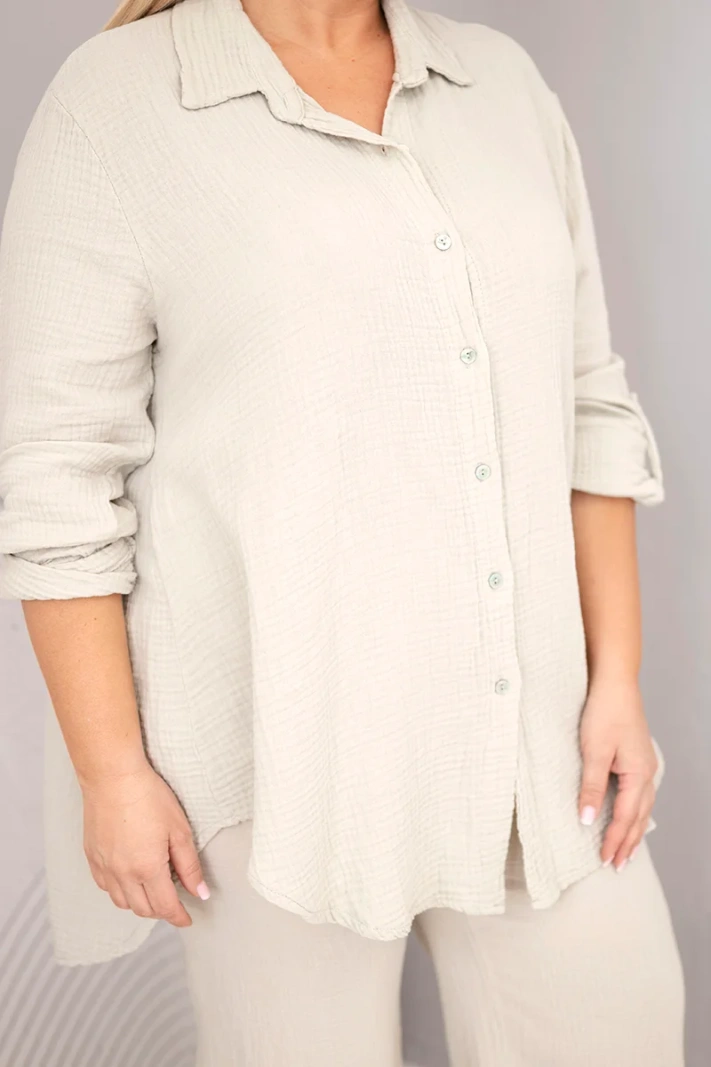 Dámsky mušelínový komplet Plus Size s košeľou zapínanou na gombíky a širokými nohavicami béžový