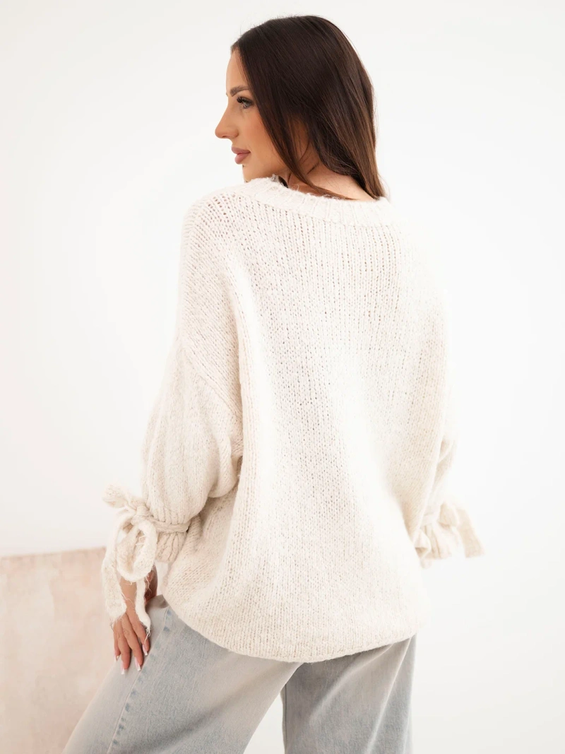 Sweter damski oversize z wiązaniami przy rękawach beżowy
