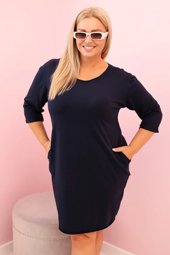 Moteriška Plus Size suknelė iš medvilnės su tiesiu siluetu ir 3/4 rankovėmis granatowa