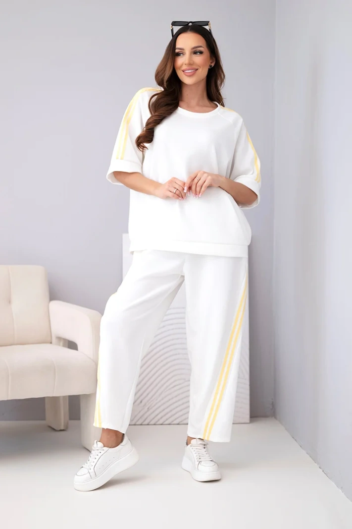Damen-Set aus butterweicher Viskose, Sweatshirt und Hose mit Seitenstreifen weiß