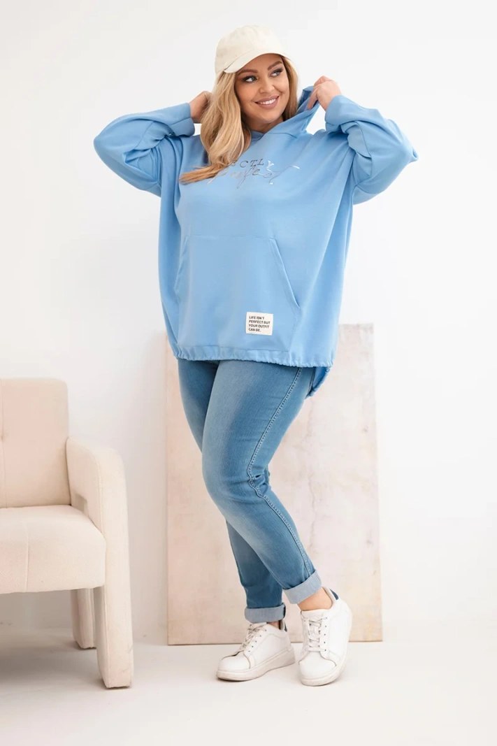 Bluza damska Plus Size masełko z kapturem i nadrukiem niebieska