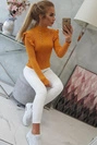 Vesta so svetrovou blúzkou na gombíky horčica