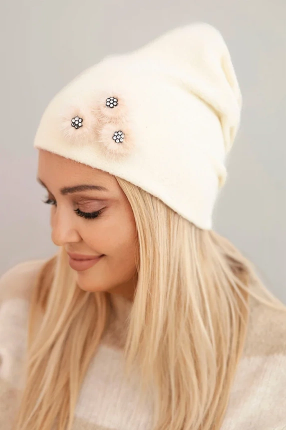 Damenmütze mit dekorativen, pelzigen Blumen elegant beige