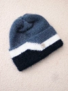 Moteriška beanie kepurė su reljefiniu raštu ir papuošimu džinsai+tamsiai mėlyna