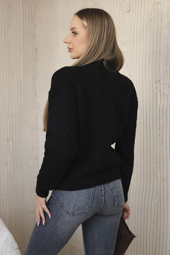 Sweater put on over the head black