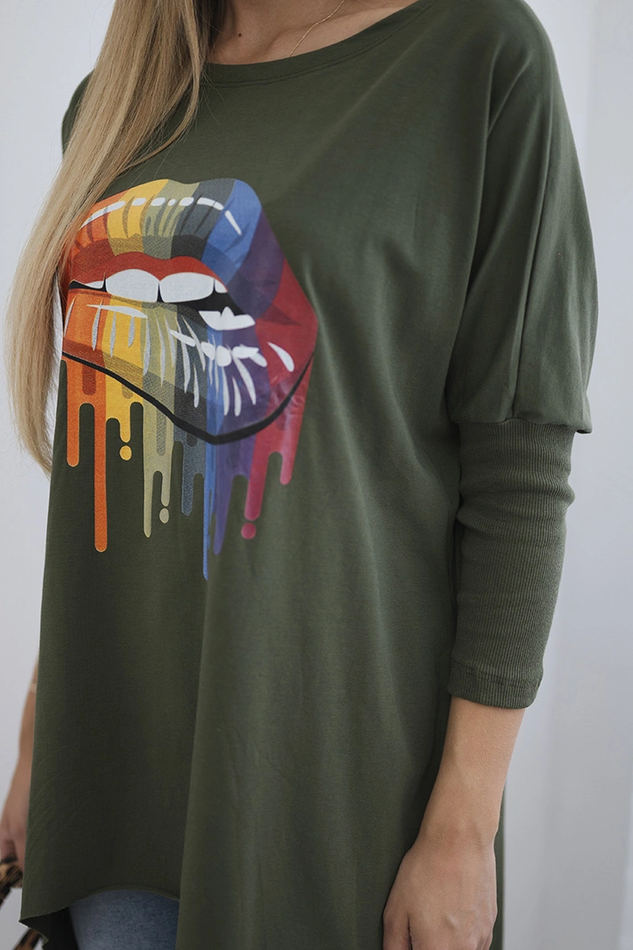 Oversize-Bluse mit Regenbogen-Lippendruck khaki