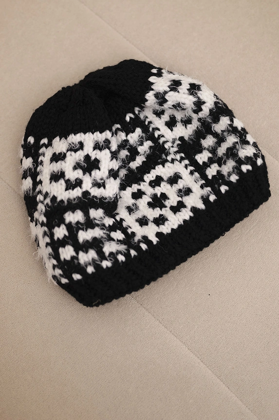 Women's wool winter hat with decorative crystals K399 black