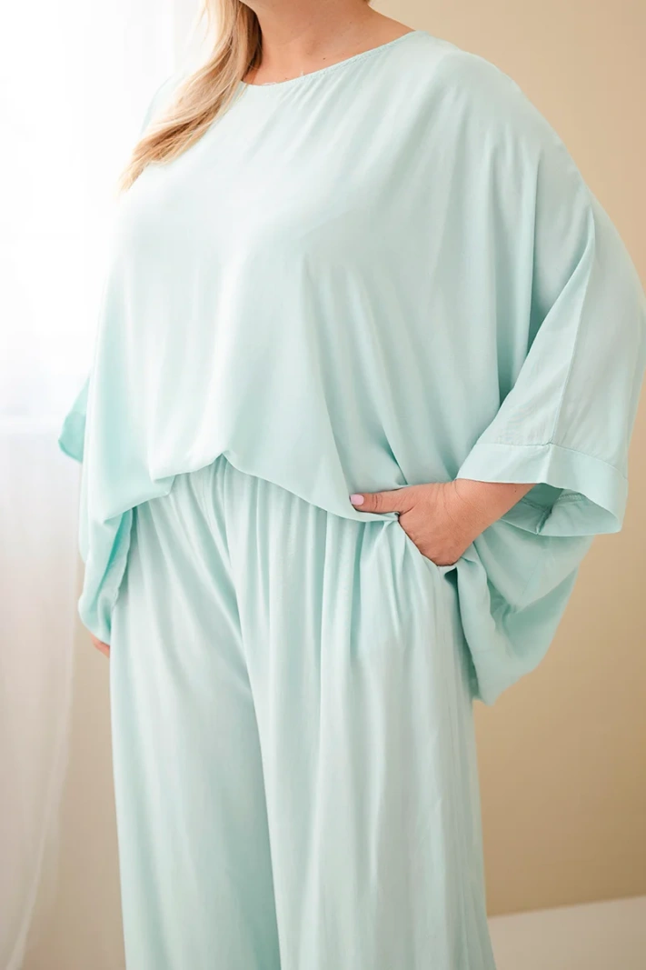 Women's Plus Size viscose set with wide-leg trousers and blouse mint