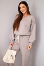 Damenanzug Butterbluse mit Brosche und geraden Hosen fango