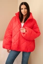 Moteriška dygsniuota striukė su aukšta stovinčia apykakle raudona