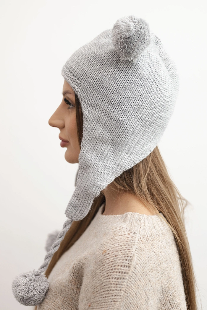 Damenwintermütze aus Wolle mit Pompons Ohrenschützer Bär K476 grau