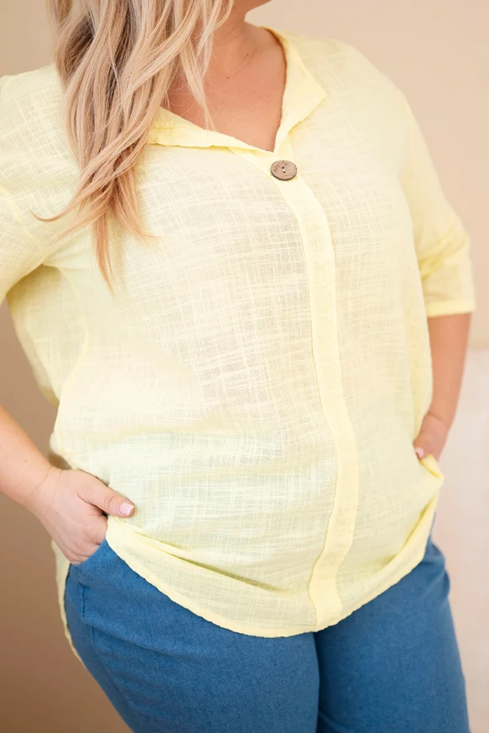 Dámska bavlnená blúzka Plus Size s výstrihom na gombíky žltá