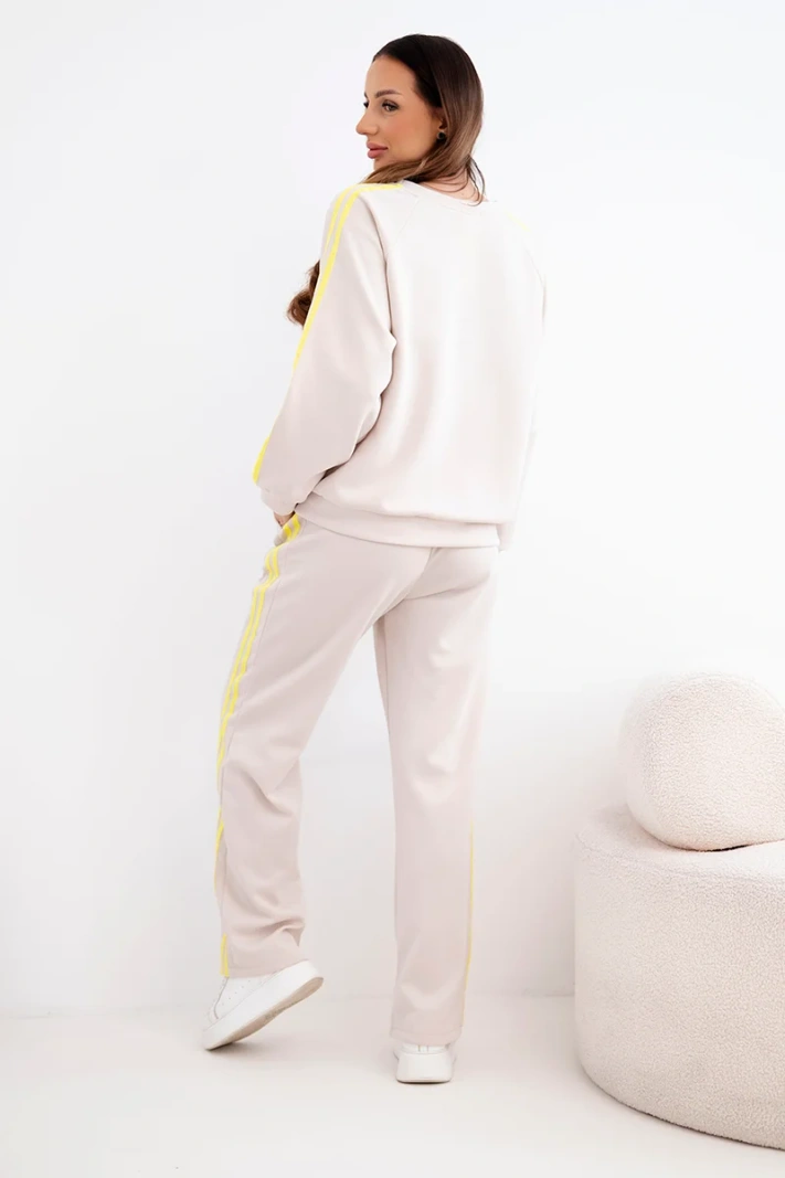 Women's tracksuit set "Masełko" with side stripes and an oversized sweatshirt beige