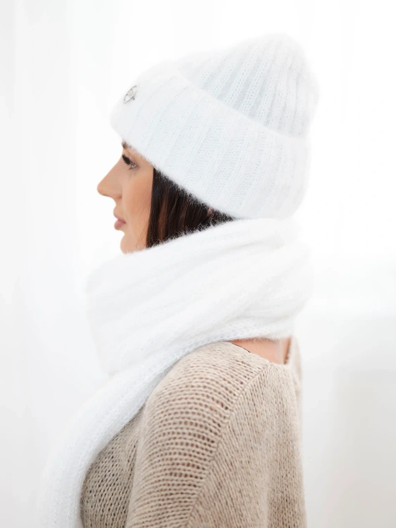 A set women's hat and long scarf white