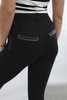 Hose mit Paspel auf Tasche schwarz
