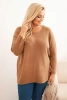 Dámsky sveter plus size s lodičkovým výstrihom camelový