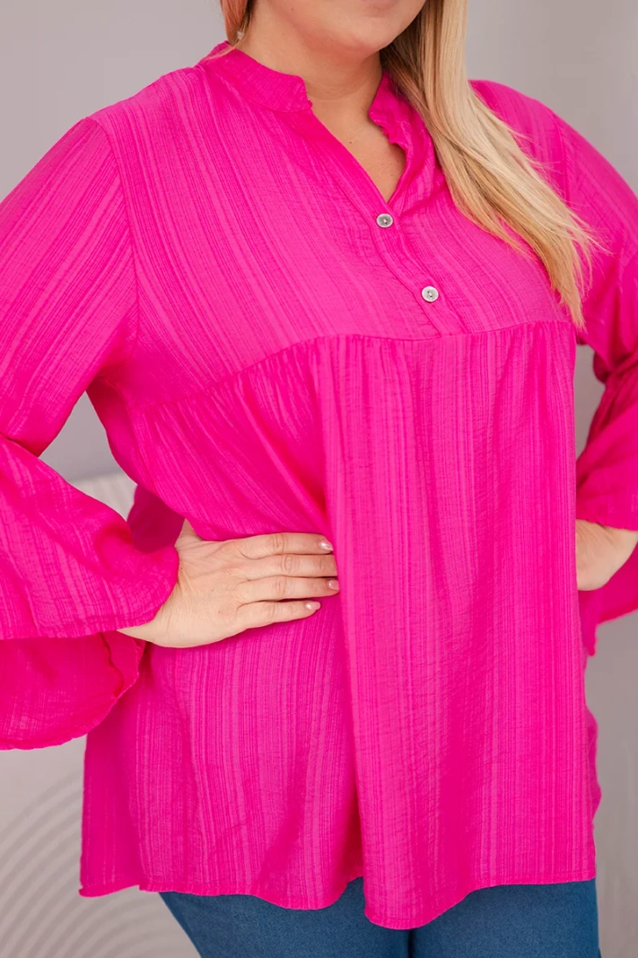 Moteriška viskozinė palaidinė Plus Size su volaninėmis rankovėmis ir V formos iškirpte fuksija