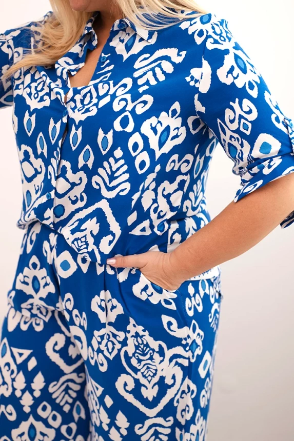 Dámská plus size viskózová souprava s geometrickým potiskem chrpová modrá