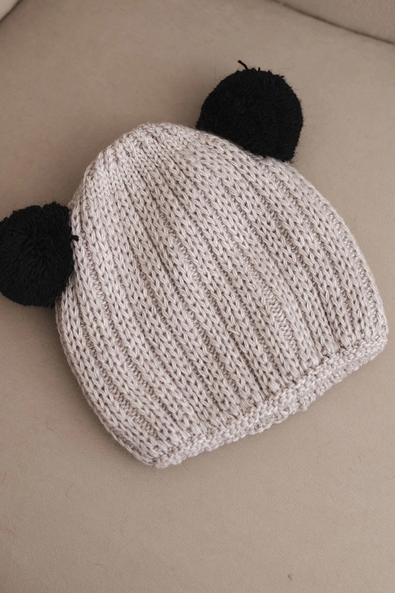 Moteriška žieminė vilnonė kepurė su pomponu K433 beige