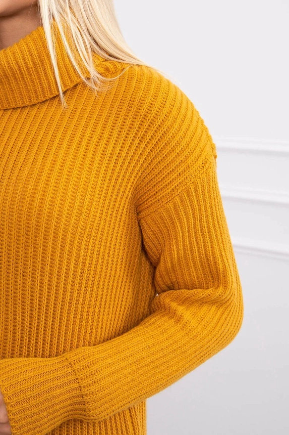 Sweter z golfem musztardowy