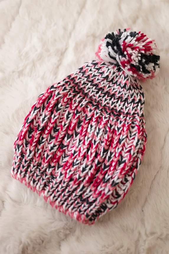 Cap with a pompom Maria K335 fuchsia