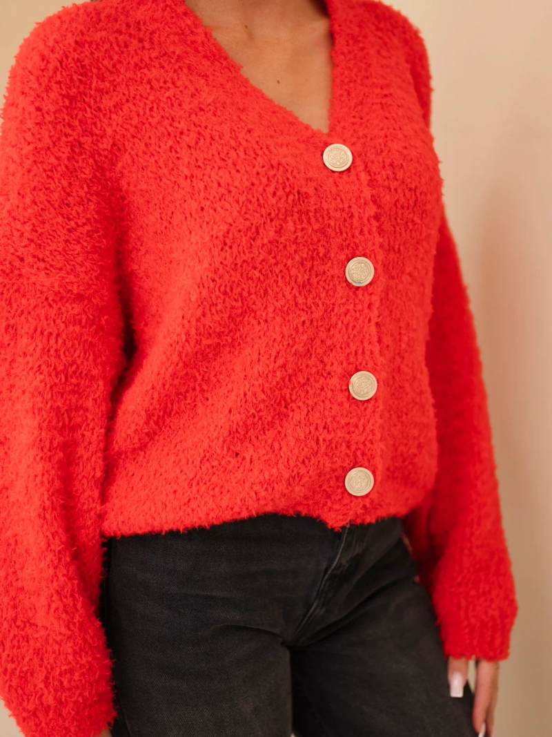 Damenpullover mit Mohair und dekorativen Knöpfen rot