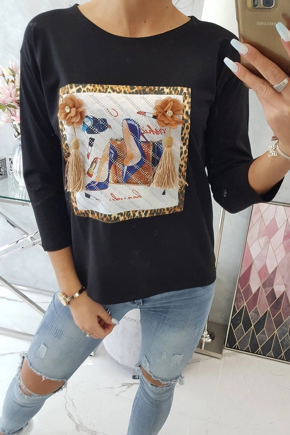 Halenka s 3D grafikou a ozdobnými volánky černá