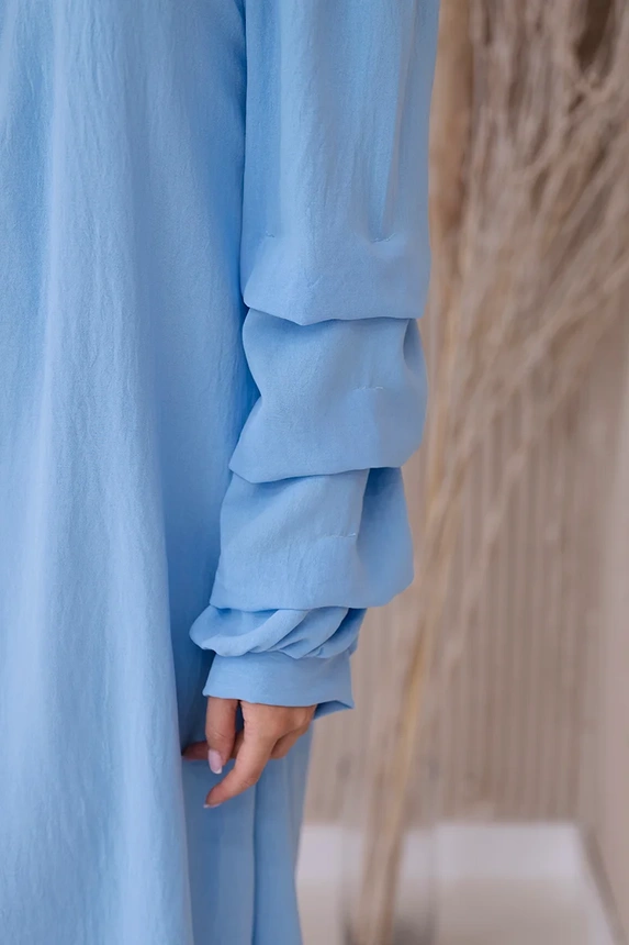 Spanisches Kleid mit dekorativen Ärmeln blau