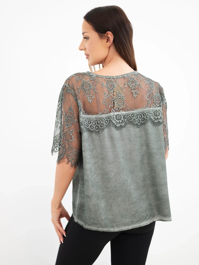 Damenbluse aus Viskose-Satin mit Spitze und kurzen Ärmeln khaki