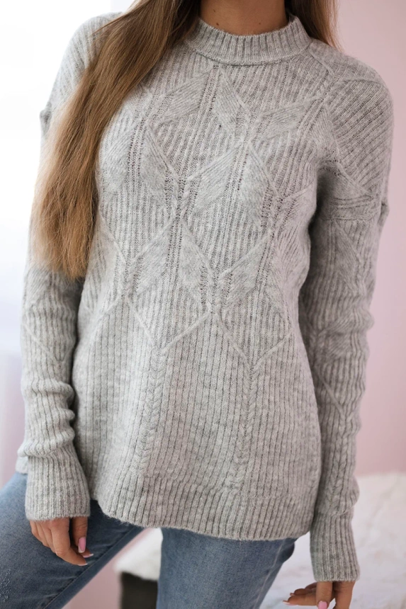 Über den Kopf gezogener Pullover mit modischem Gewebe grau