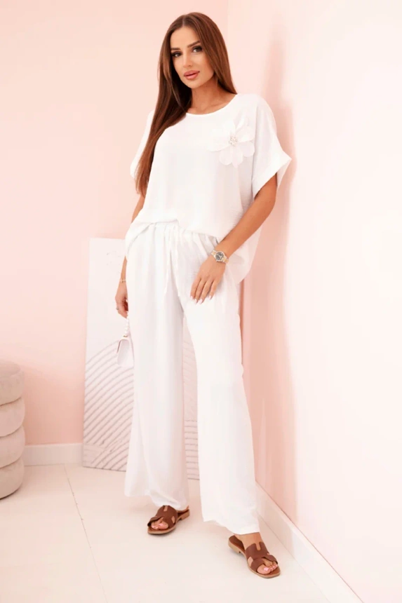 Women's viscose set with decorative flower and wide trousers - fuchsia white