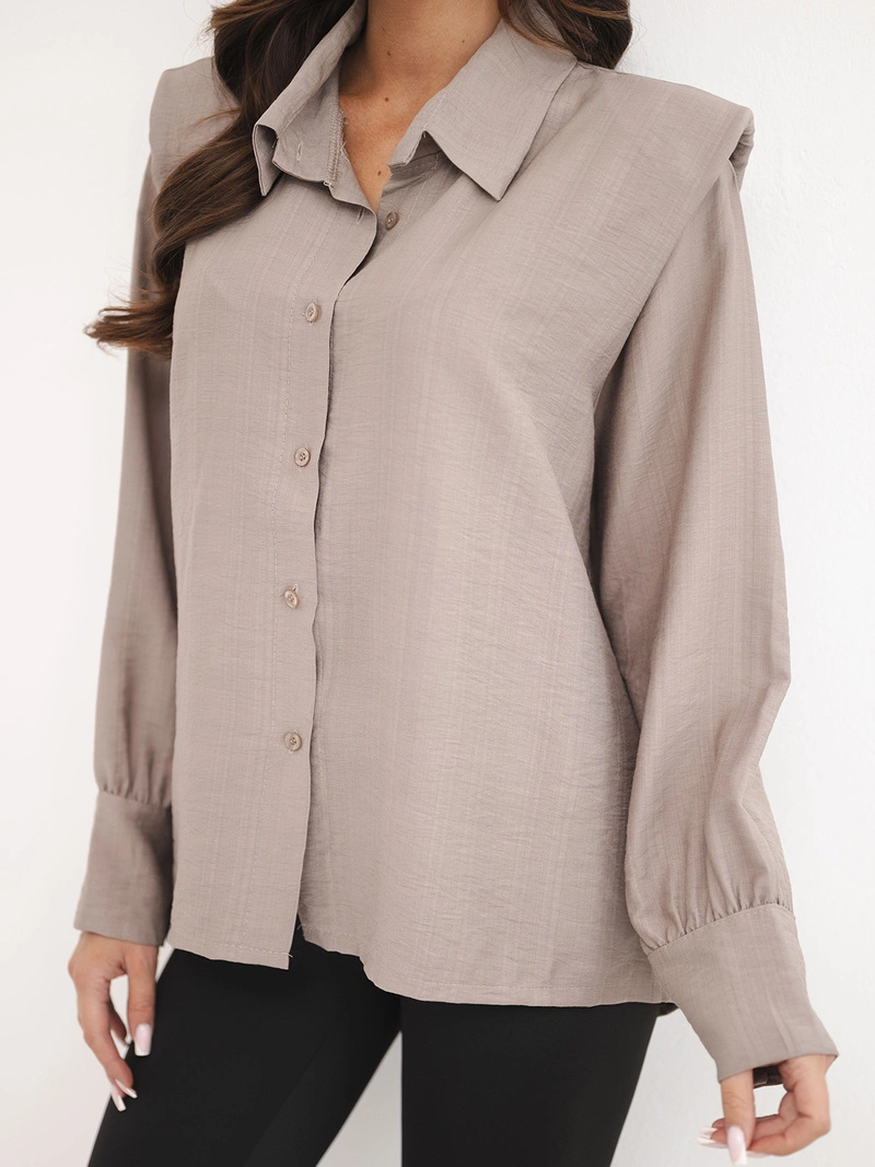 A shirt women's made of viscose with long sleeves and a collar fango