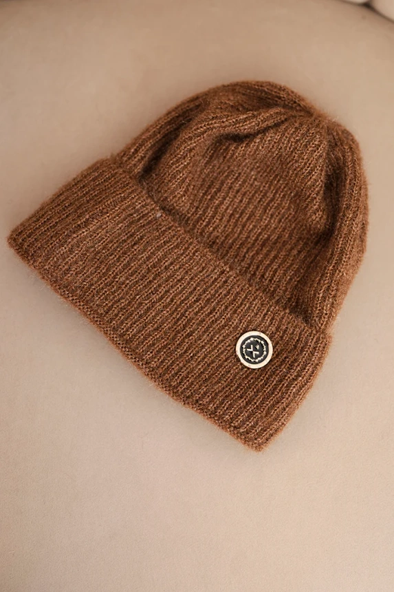 Damen Wintermütze flauschig mit dekorativem Knopf hellbraun