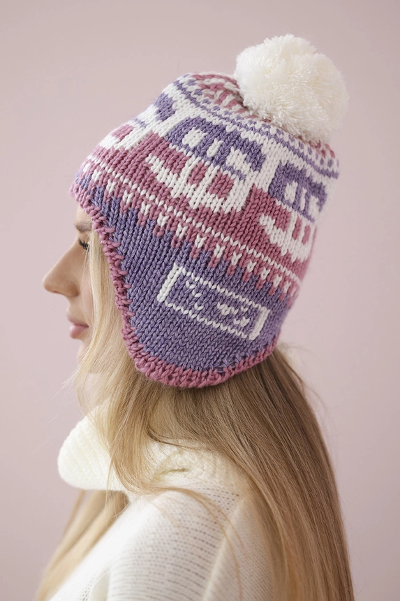 Dámska čiapka s pomponom Rosa K368 fialová+biela+tmavoružová