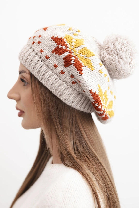 Damenmütze Winter Wolle mit Schneeflockenmuster und Bommel K457 beige