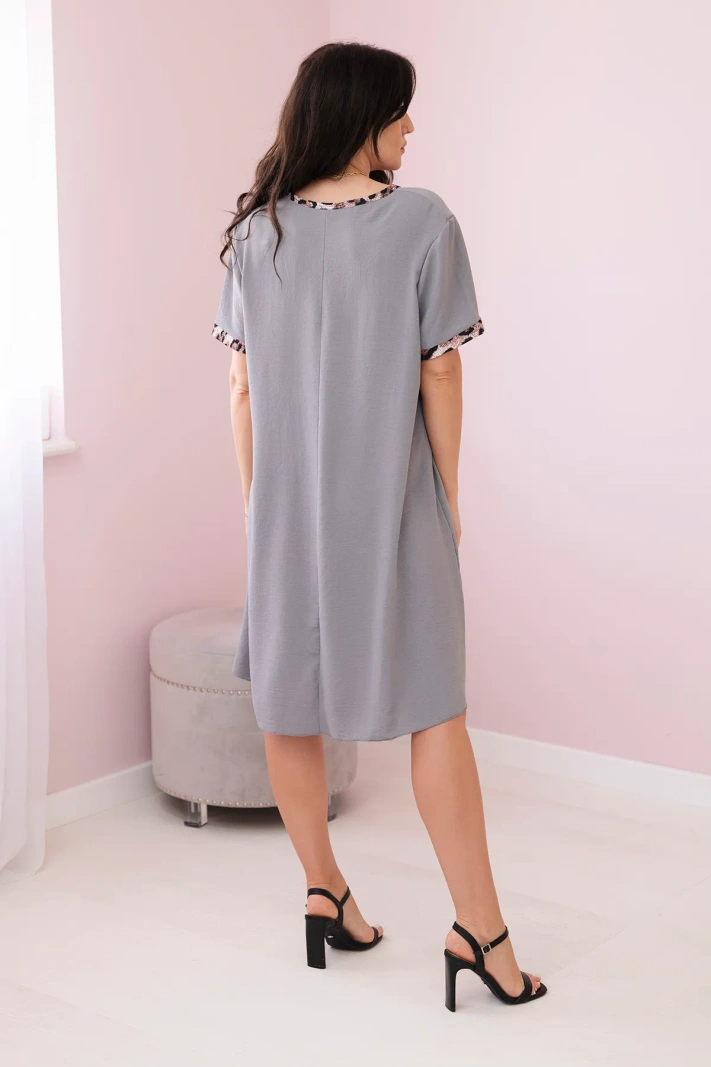Kleid mit Leopardenmuster grau