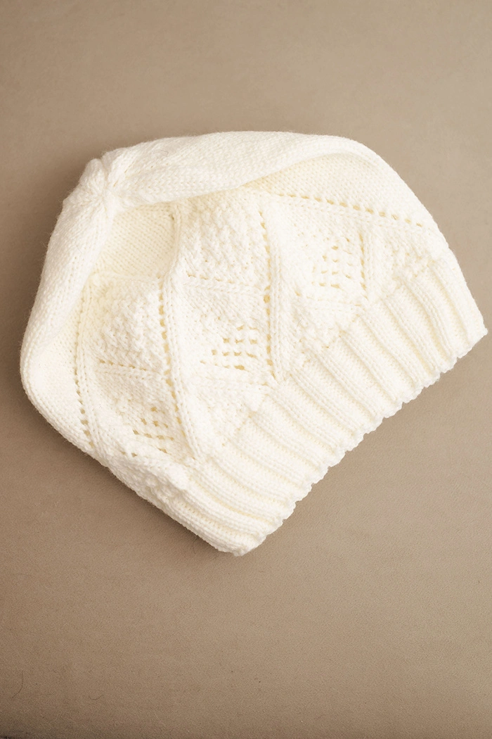 Women's winter hat made of wool with a geometric pattern K479 ecru