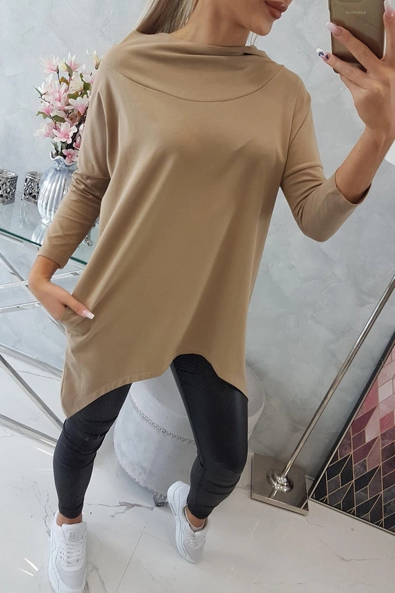 Sweatshirt with a print of wings camel