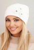 Dámská čepice s ozdobnými chlupatými květy elegantní bílá