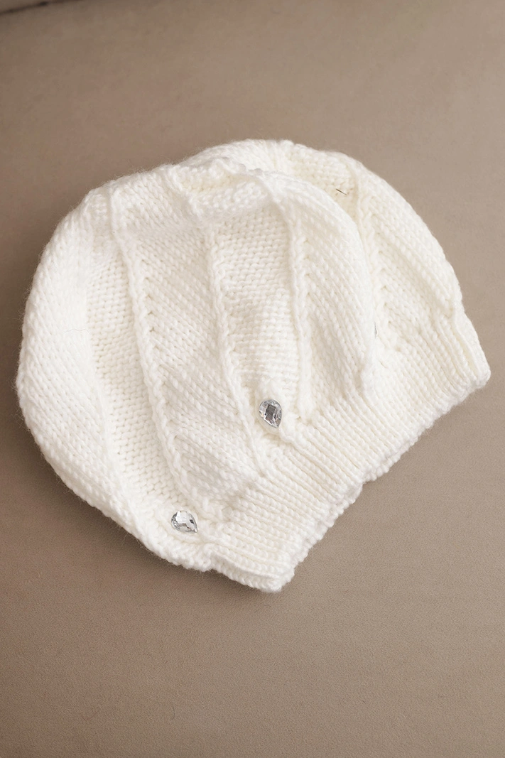Women's winter wool hat with decorative crystals K461 white