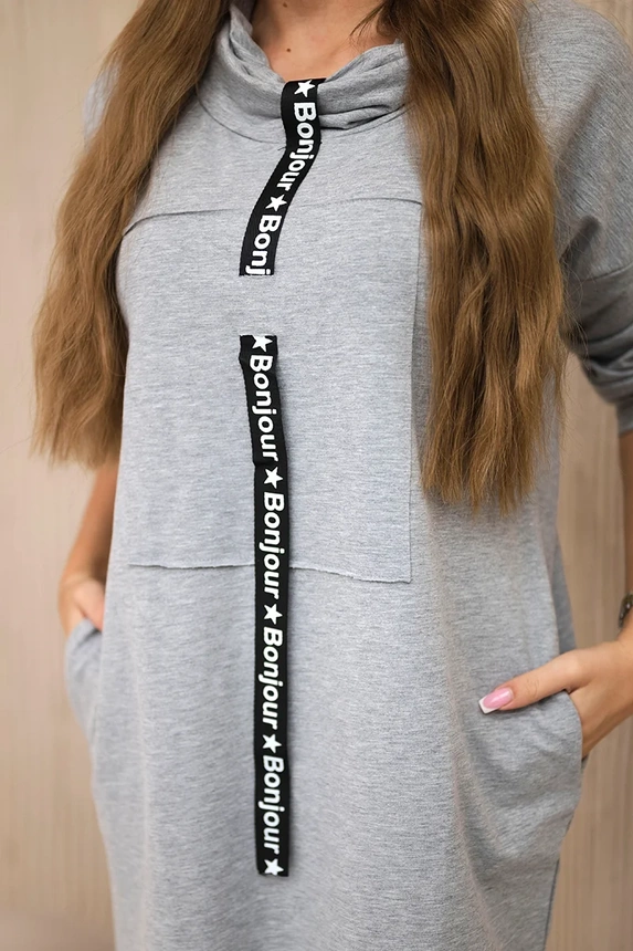 Suknelė su kaklaraiščiu pilka