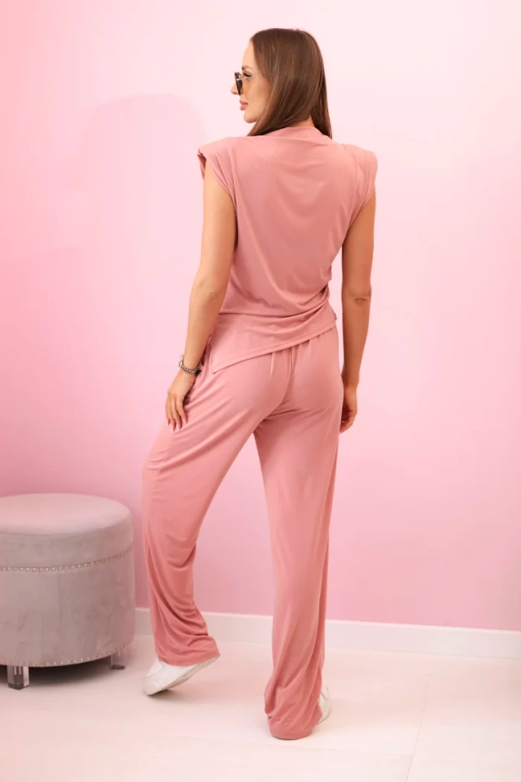 Elegant women's set with wide trousers and a ruffled blouse dark pink