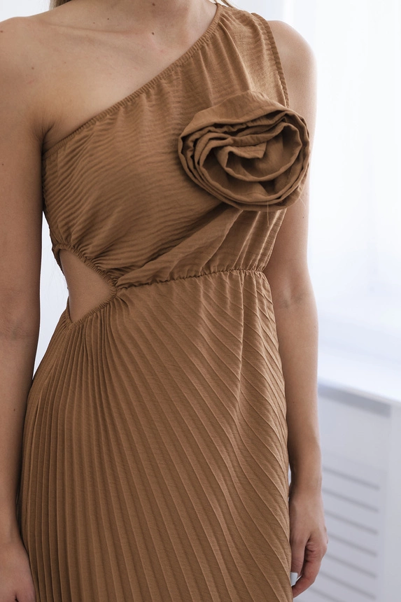 Plisseekleid mit Blume Kamel