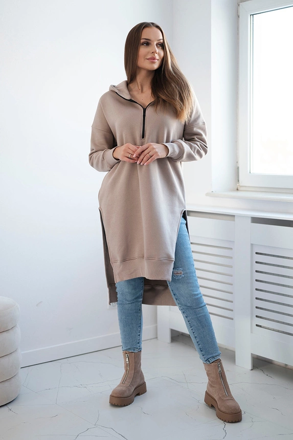 Isoliertes Sweatshirt mit Seitenschlitzen beige