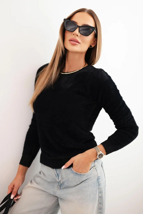 Women's alpaca sweater with a round neckline black