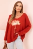 Dámská blůza z viskózy s dlouhým rukávem a zlatým květinovým potiskem ruda