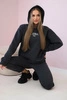 Isoliertes Baumwoll-Set, Sweatshirt mit bestickter + Hose Graphit