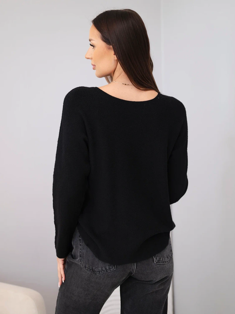 Women's sweater made of viscose with long sleeves and a round neckline black