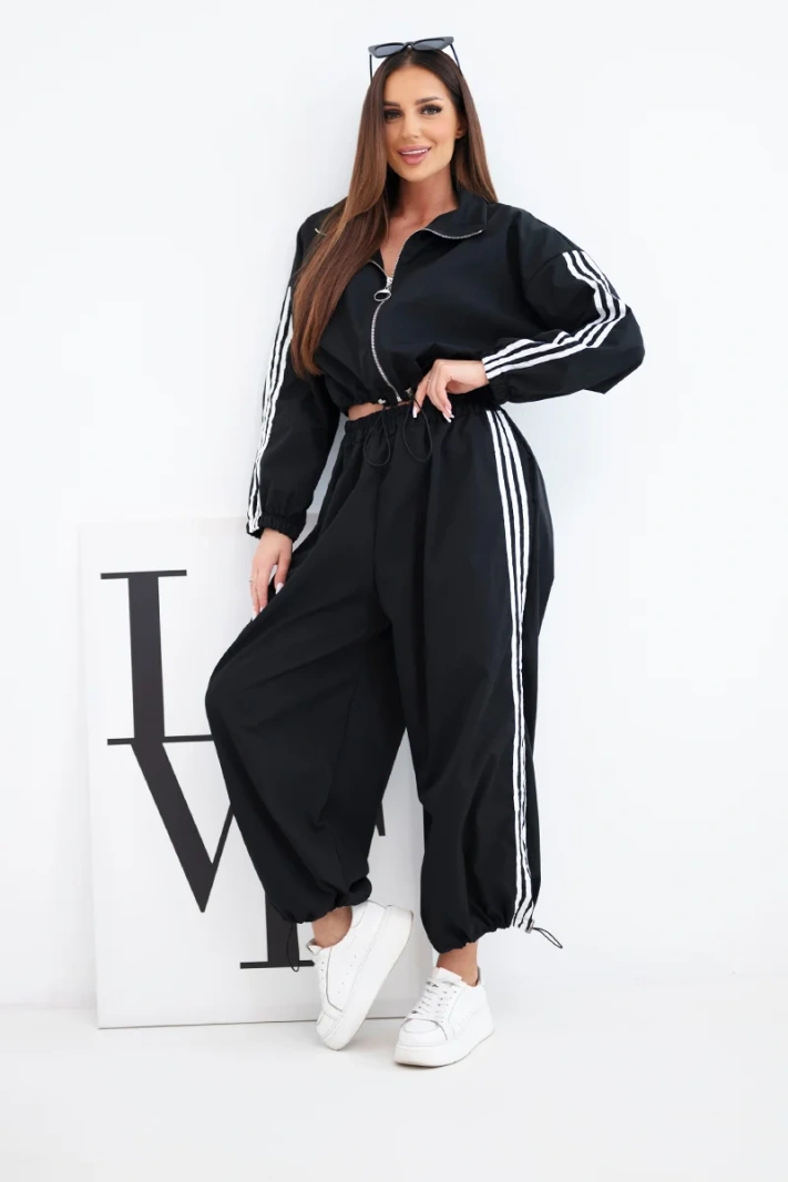 Dámský bavlněný komplet s oversized kalhotami a kontrastními pruhy černý